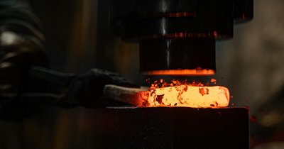Techniki kucia na gorąco – ciągnienie i spęczanie